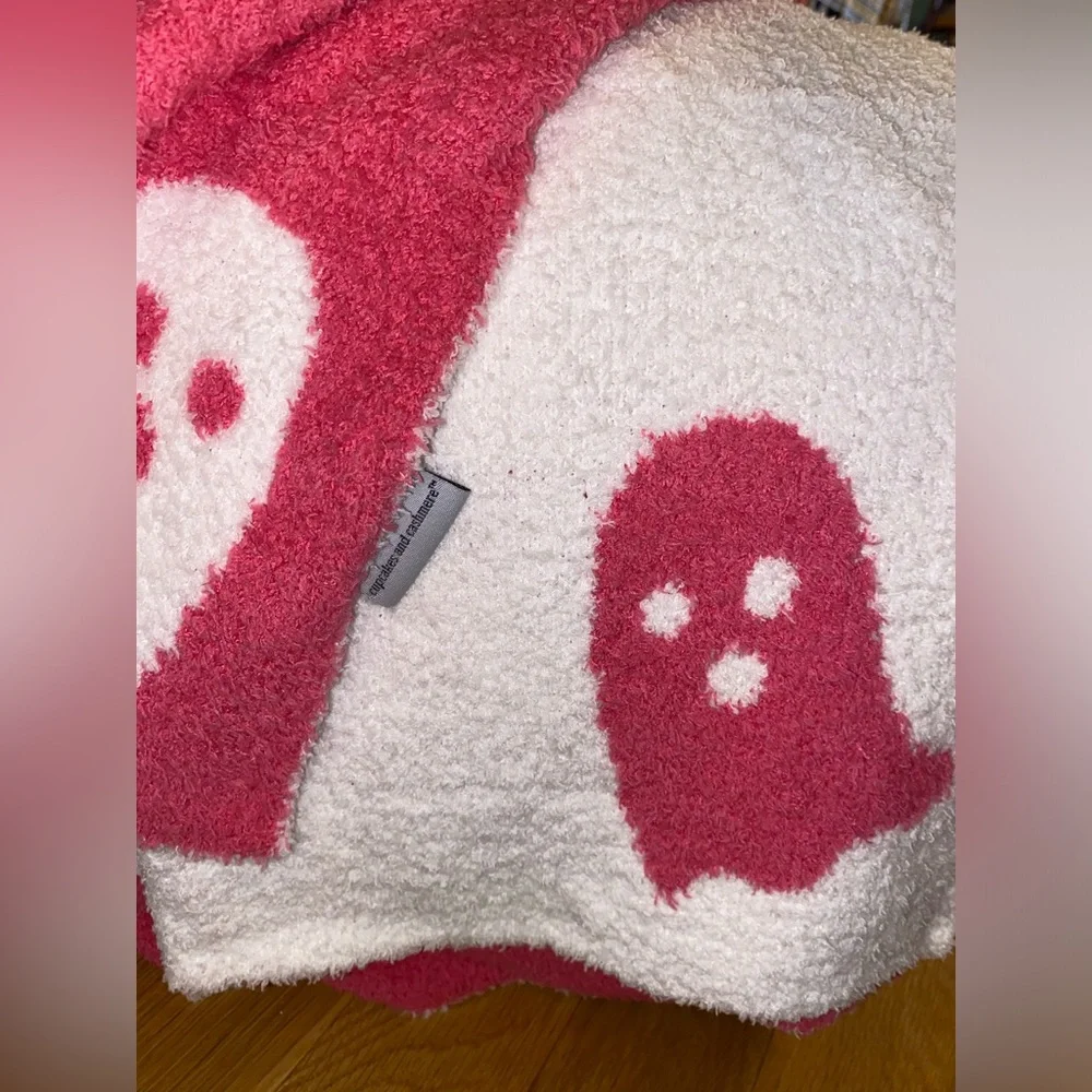 Ghost Blanket Pink Very Soft White Throw NWT Cupcakes Cashmere Halloween Boo